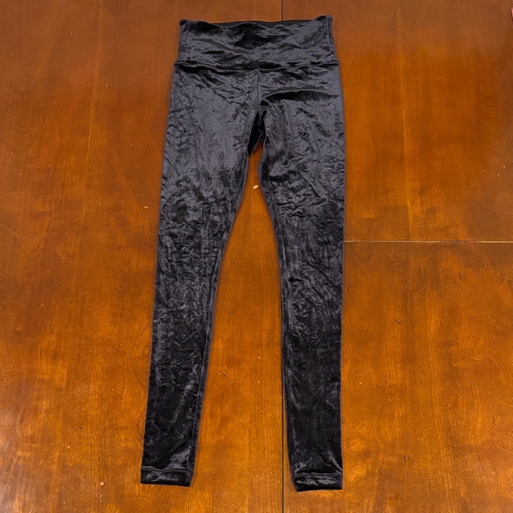 Athleta Black Velvet Leggings.‎  XS.  EUC